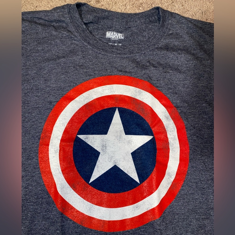 Marvel Captain America Shield Men’s Tee Size Medium Logo Movie Comic Shirt